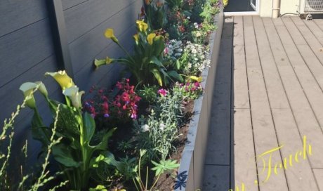 Aménagement d'une terrasse - Pose et plantation de bacs à fleurs - Pose de barrières composites à LYON