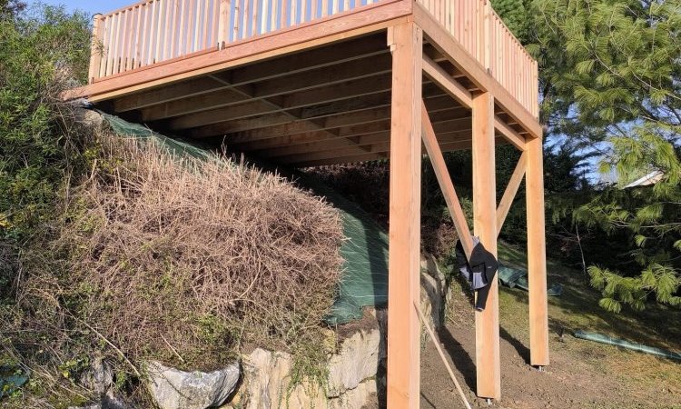 Aménagement extérieur - Création d'une terrasse Douglas sur pilotis à Bourgoin Jallieu