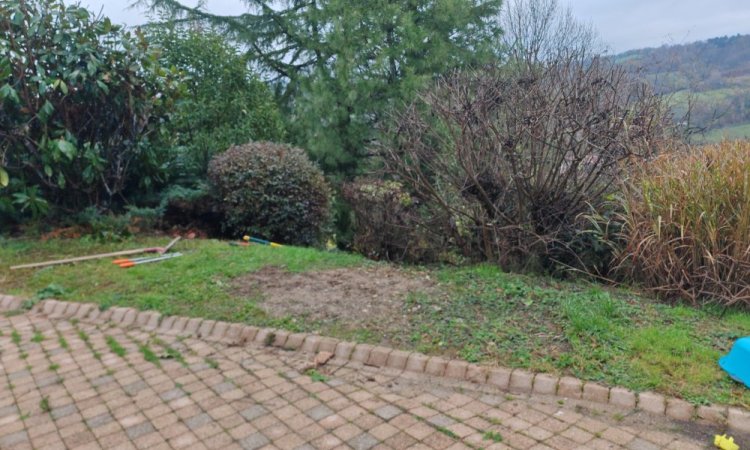 Aménagement extérieur - Création d'une terrasse Douglas sur pilotis à Bourgoin Jallieu