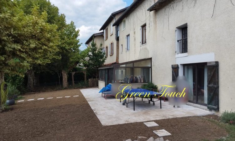 Aménagement d'une terrasse en travertins à LYON